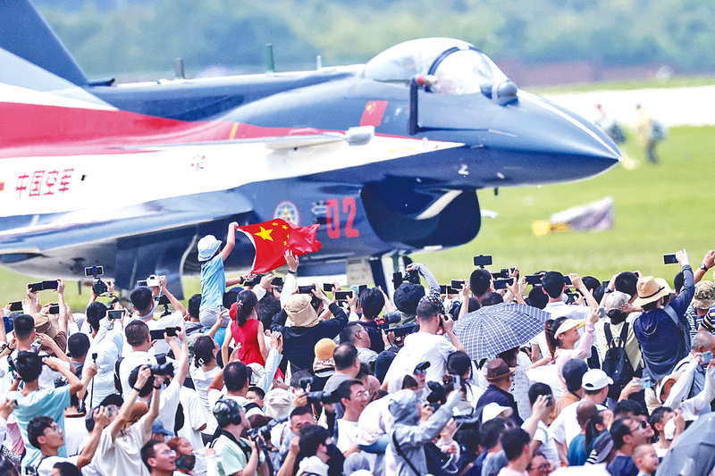 操亚洲女人小骚逼逼长春航空展迎来首个公众日